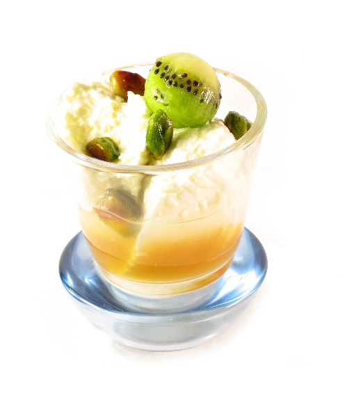 Queso fresco con kiwi y pistachos tostados