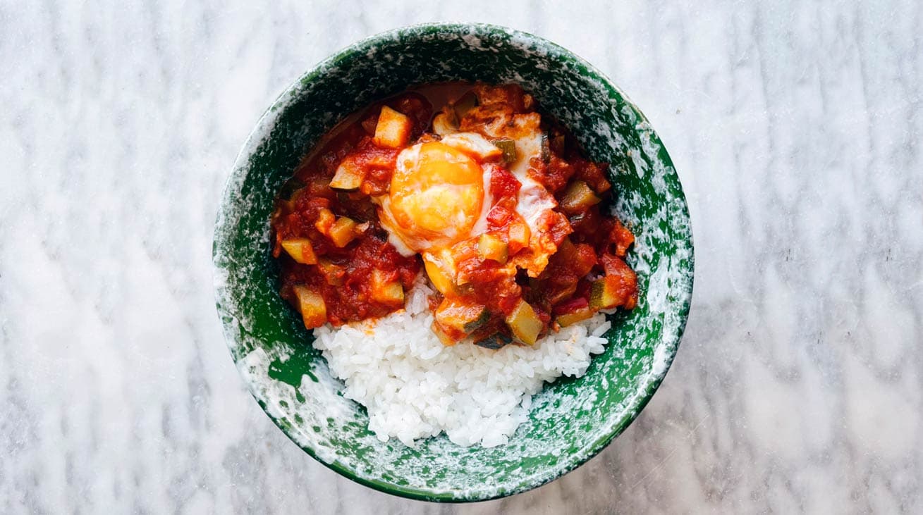 Macarrones con salsa de queso cabra, limón y romero