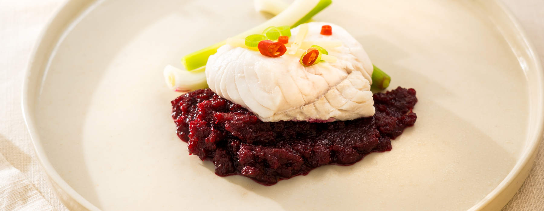 Filete de pavo con cerezas confitadas y ensalada de endibias de Navarra
